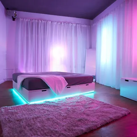 Appartement Huge With Cinema And Kitchen In Friedrichshain Berlijn