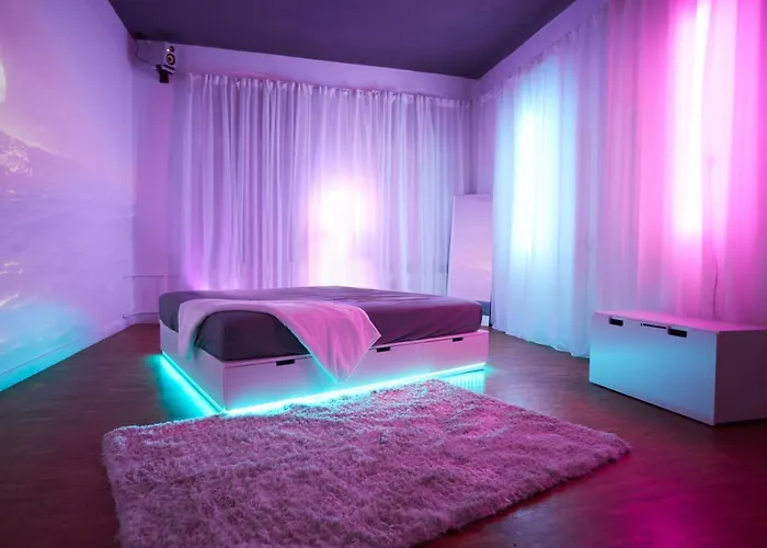 דירה Huge With Cinema And Kitchen In Friedrichshain ברלין