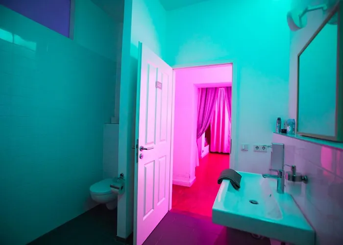 Huge With Cinema And Kitchen In Friedrichshain 公寓 *