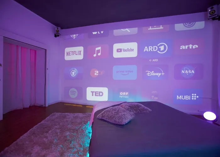 דירה Huge With Cinema And Kitchen In Friedrichshain *